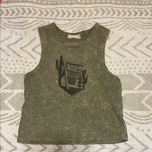 Altar’d State Young ladies crop Top